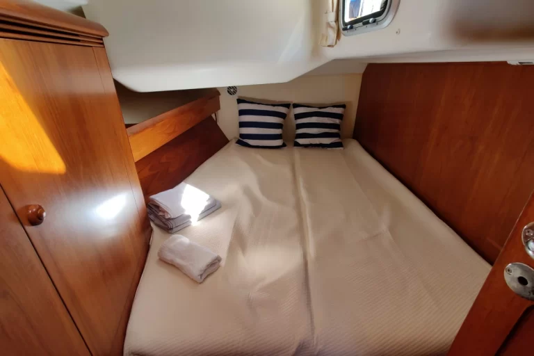 PRO JEANNEAU MAR SALADA ALQUILER VELERO SEATRAVEL ALICANTE