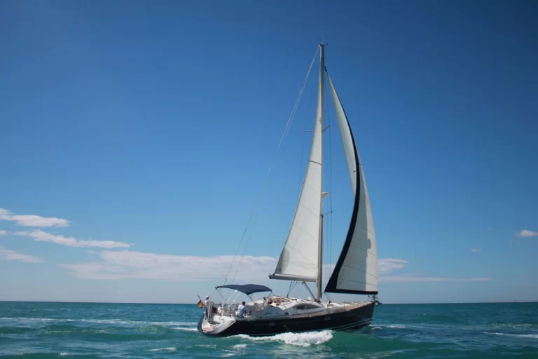 PRO JEANNEAU MAR SALADA ALQUILER VELERO SEATRAVEL ALICANTE