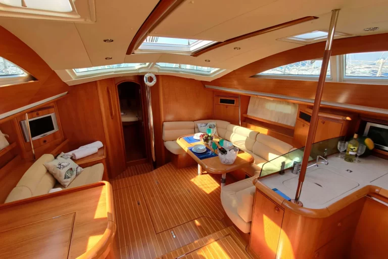 PRO JEANNEAU MAR SALADA ALQUILER VELERO SEATRAVEL ALICANTE