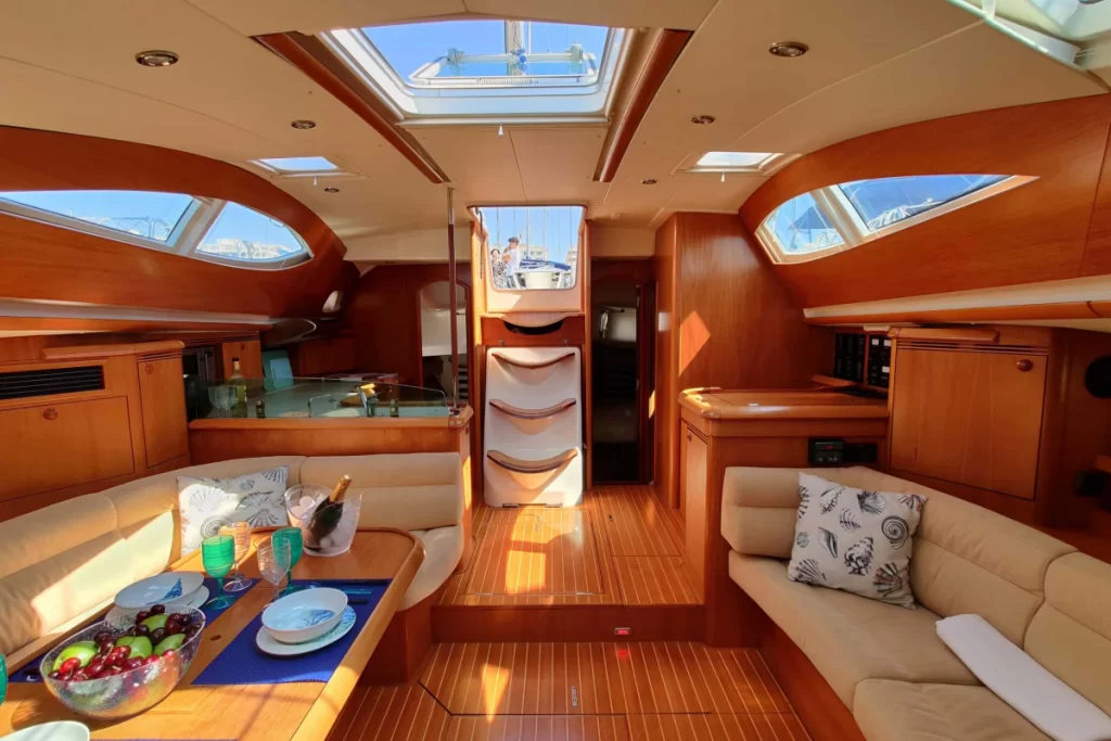 PRO JEANNEAU MAR SALADA ALQUILER VELERO SEATRAVEL ALICANTE