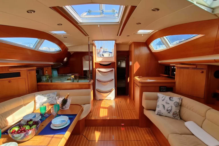 PRO JEANNEAU MAR SALADA ALQUILER VELERO SEATRAVEL ALICANTE