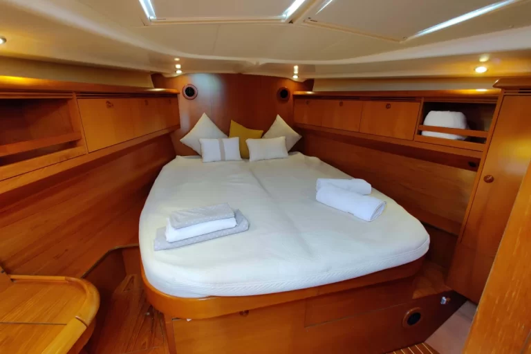 PRO JEANNEAU MAR SALADA ALQUILER VELERO SEATRAVEL ALICANTE